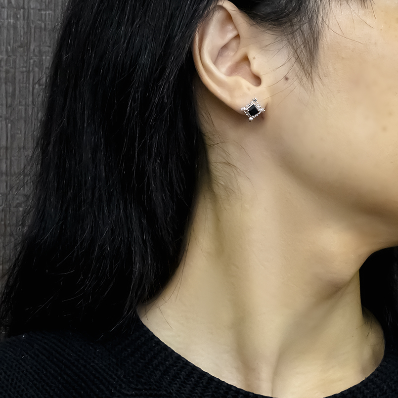 プラチナ ピアス オニキス メンズ 片耳 pt900 大きめ 四角 ひし形 シンプル オニキスピアス シンプル おしゃれ 人気 あすつく 送料無料 saleの画像