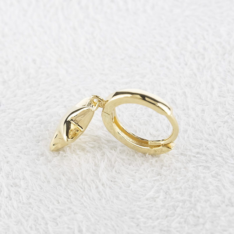 18金 フープピアス 星 片耳 揺れる ゆれる ゴールド 18k 地金 普段使い イエローゴールドk18 シンプル おしゃれ 人気 男女兼用 あすつく 送料無料 セール saleの画像