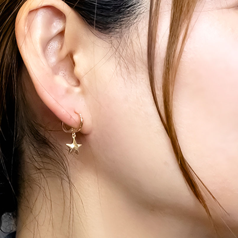 18金 フープピアス 星 メンズ 片耳 揺れる ゆれる ゴールド 18k 地金 普段使い イエローゴールドk18 シンプル おしゃれ 人気 あすつく 送料無料 セール saleの画像