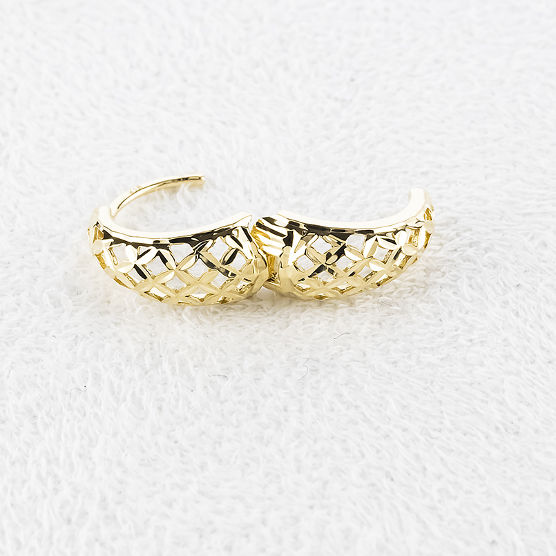18金 フープピアス 片耳 レディース 透かし 幅広 太め 中折れ式 ゴールド 18k ピアス イエローゴールドk18 シンプル 人気 おしゃれ あすつく 送料無料 セールの画像