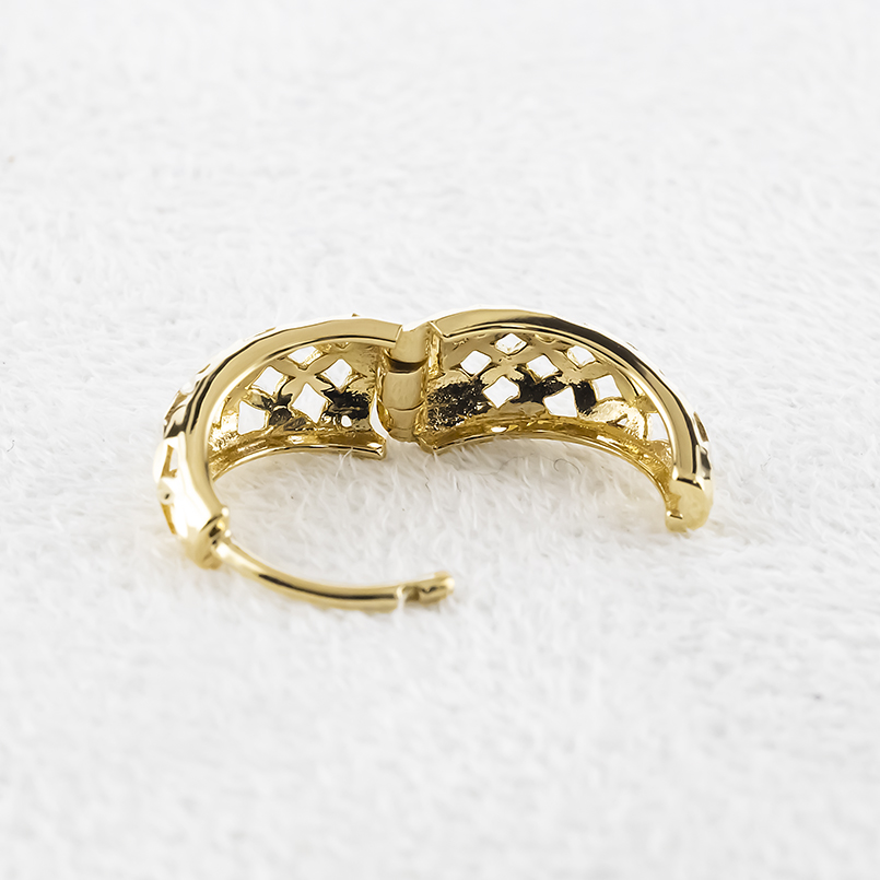 18金 フープピアス 片耳 レディース 透かし 幅広 太め 中折れ式 ゴールド 18k ピアス イエローゴールドk18 シンプル 人気 おしゃれ あすつく 送料無料 セールの画像