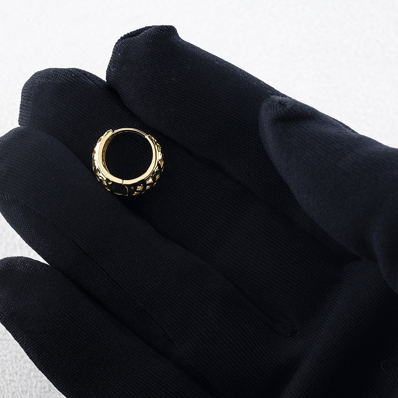18金 フープピアス 片耳 レディース 透かし 幅広 太め 中折れ式 ゴールド 18k ピアス イエローゴールドk18 シンプル 人気 おしゃれ あすつく 送料無料 セールの画像