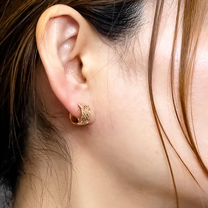 18金 フープピアス 幅広 太め メンズ 片耳 ゴールド 18k 地金 普段使い イエローゴールドk18 カット シンプル おしゃれ 人気 あすつく 送料無料 セール saleの画像