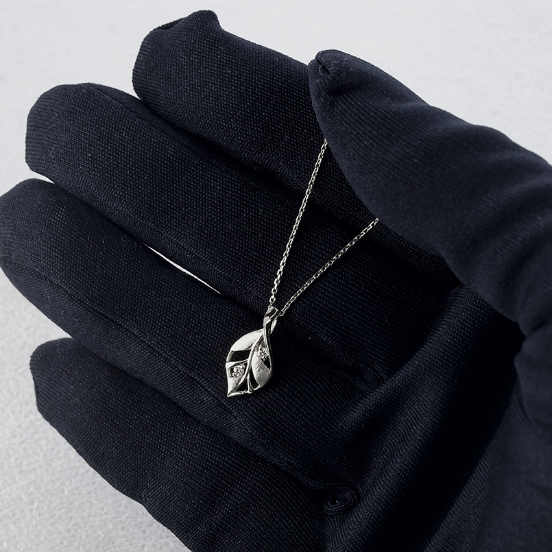 プラチナ リーフ ネックレス トップ pt999 造幣局検定刻印 ダイヤモンド ペンダントトップ レディース 純プラチナ 葉 シンプル あすつく 送料無料 セール saleの画像