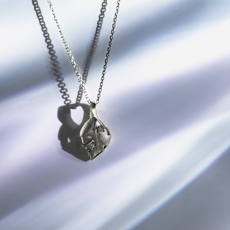 プラチナ リーフ ネックレス トップ pt999 造幣局検定刻印 ダイヤモンド ペンダントトップ レディース 純プラチナ 葉 シンプル あすつく 送料無料 セール saleの画像