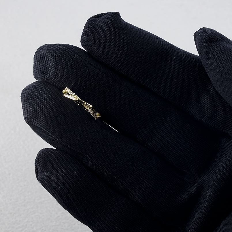 18金 イヤーカフ ダイヤモンド 中折れ式 イヤーラップ イヤークリップ 片耳 ゴールド 18k 金 シンプル おしゃれ 人気 男女兼用 あすつく 送料無料 セール saleの画像