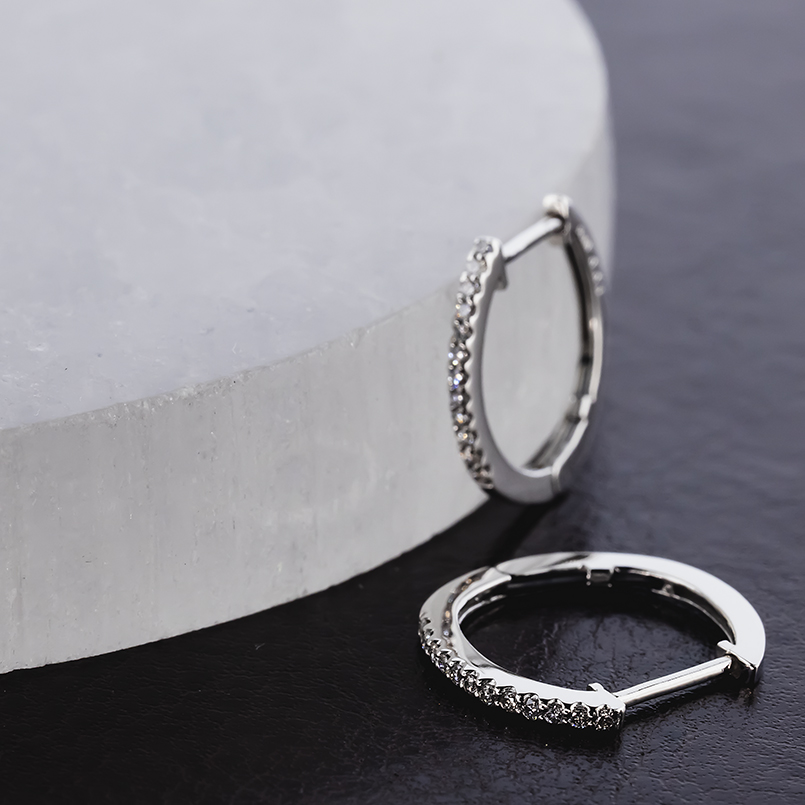 プラチナ フープピアス ダイヤモンド 0.1ct レディース 普段使い pt900 リングピアス シンプル おしゃれ 人気 あすつく 送料無料 セール saleの画像