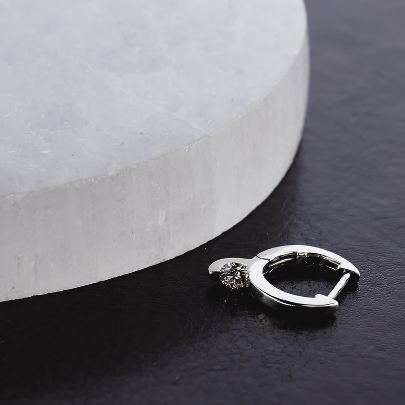 プラチナ フープピアス ダイヤモンド 0.1ct 片耳 メンズ 普段使い pt900 リングピアス シンプル おしゃれ 人気 あすつく 送料無料 セール saleの画像