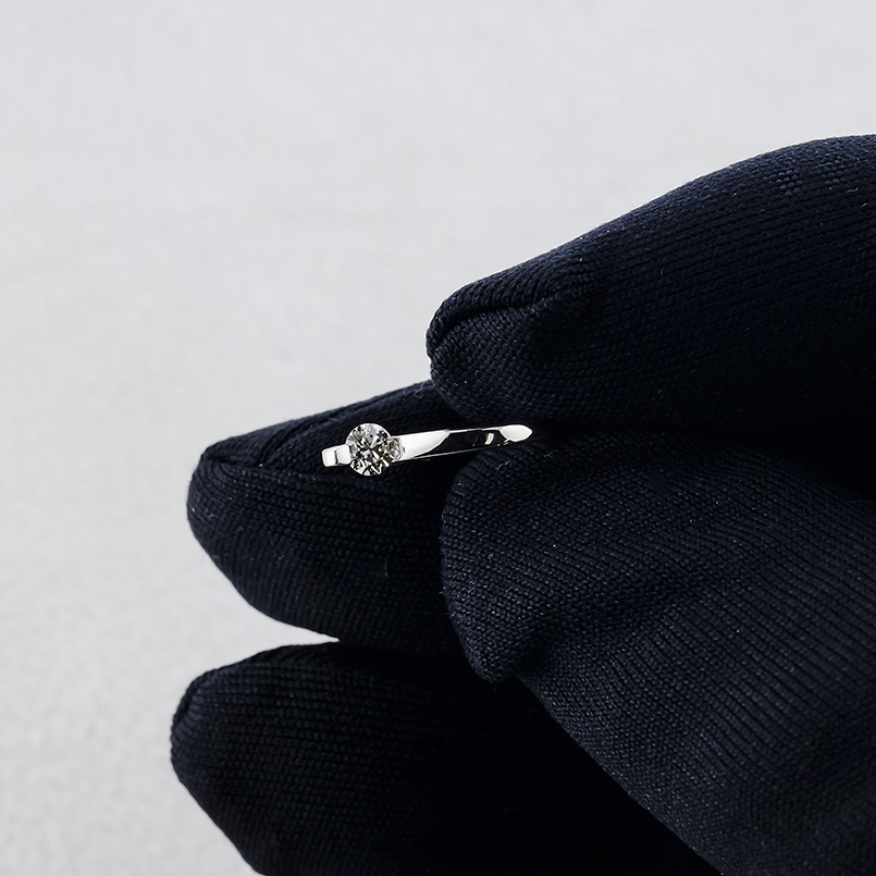 プラチナ フープピアス ダイヤモンド 0.1ct 片耳 メンズ 普段使い pt900 リングピアス シンプル おしゃれ 人気 あすつく 送料無料 セール saleの画像