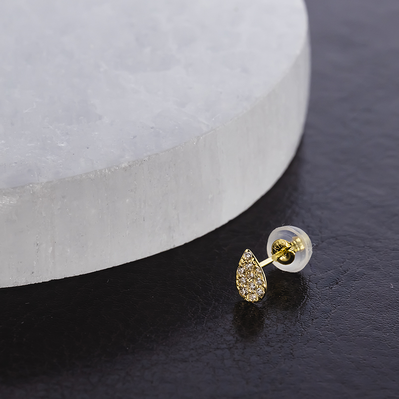 18金 ピアス ダイヤモンド 0.05ct 片耳 ドロップ ゴールド 18k イエローゴールドk18 ツユ 雫 シンプル 普段使い 人気 男女兼用 あすつく 送料無料 セール saleの画像