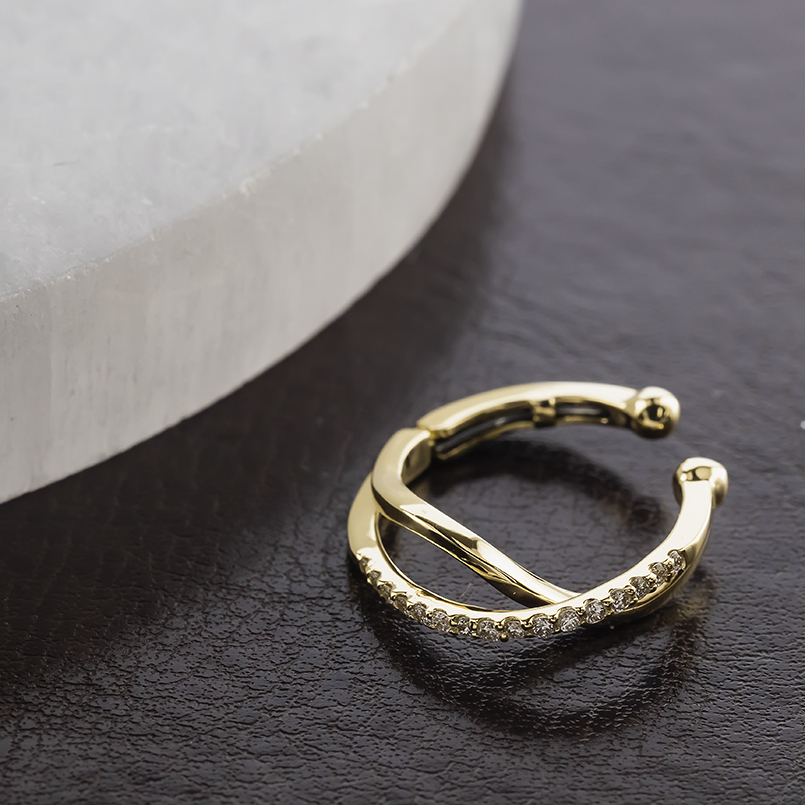 18金 イヤーカフ ダイヤモンド 中折れ式 レディース 片耳 2連クロス ゴールド 18k イヤーラップ イヤークリップ シンプル 人気 あすつく 送料無料 セール saleの画像