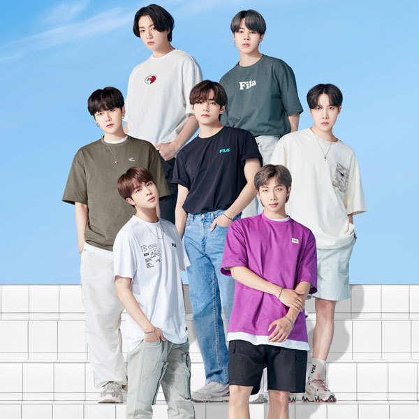 新品未使用★FILA×BTSコラボTシャツ・ジョングク着用 ネイビー FILA - 新品未使用☆FILA×BTSコラボTシャツ・ジョングク着用 ネイビー