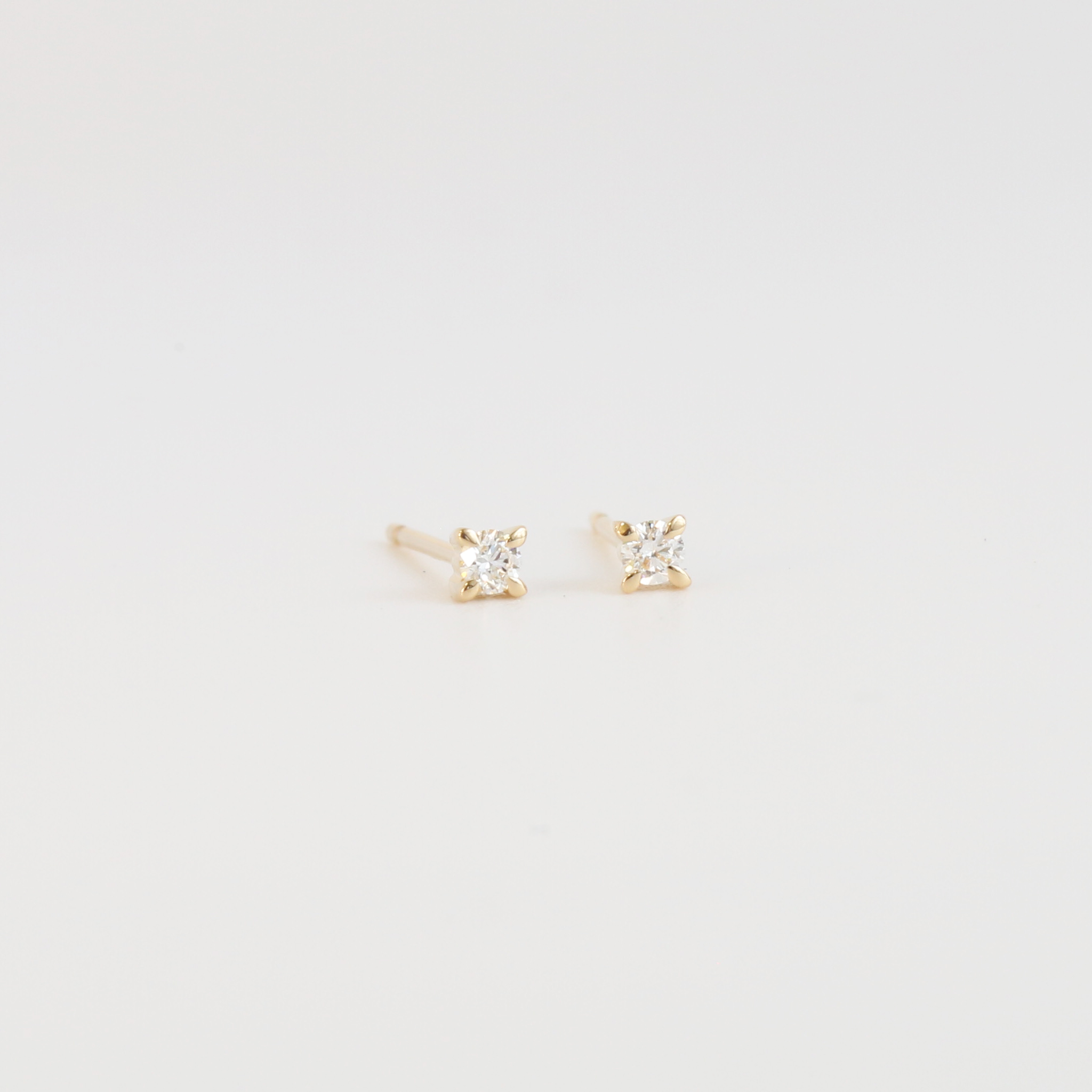 Avaron（アヴァロン） パヴェ ダイヤモンド スター ピアス 星