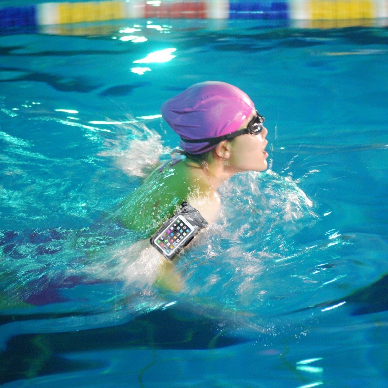 Aukey スマホ用 防水ケース アームバンド 羅針盤付き　iPhone 6S/6S Plus/6/ Samsung Galaxy/Nexus/Sonyなど対応