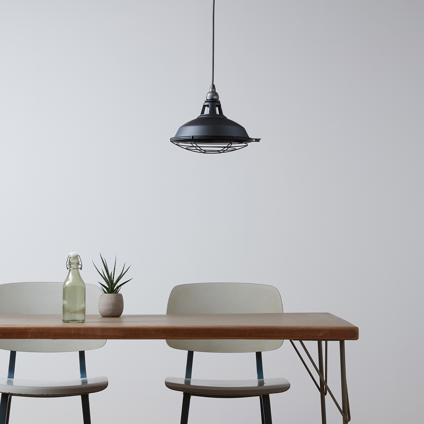 ジェイルペンダント-ヴィンテージメタル-消灯時