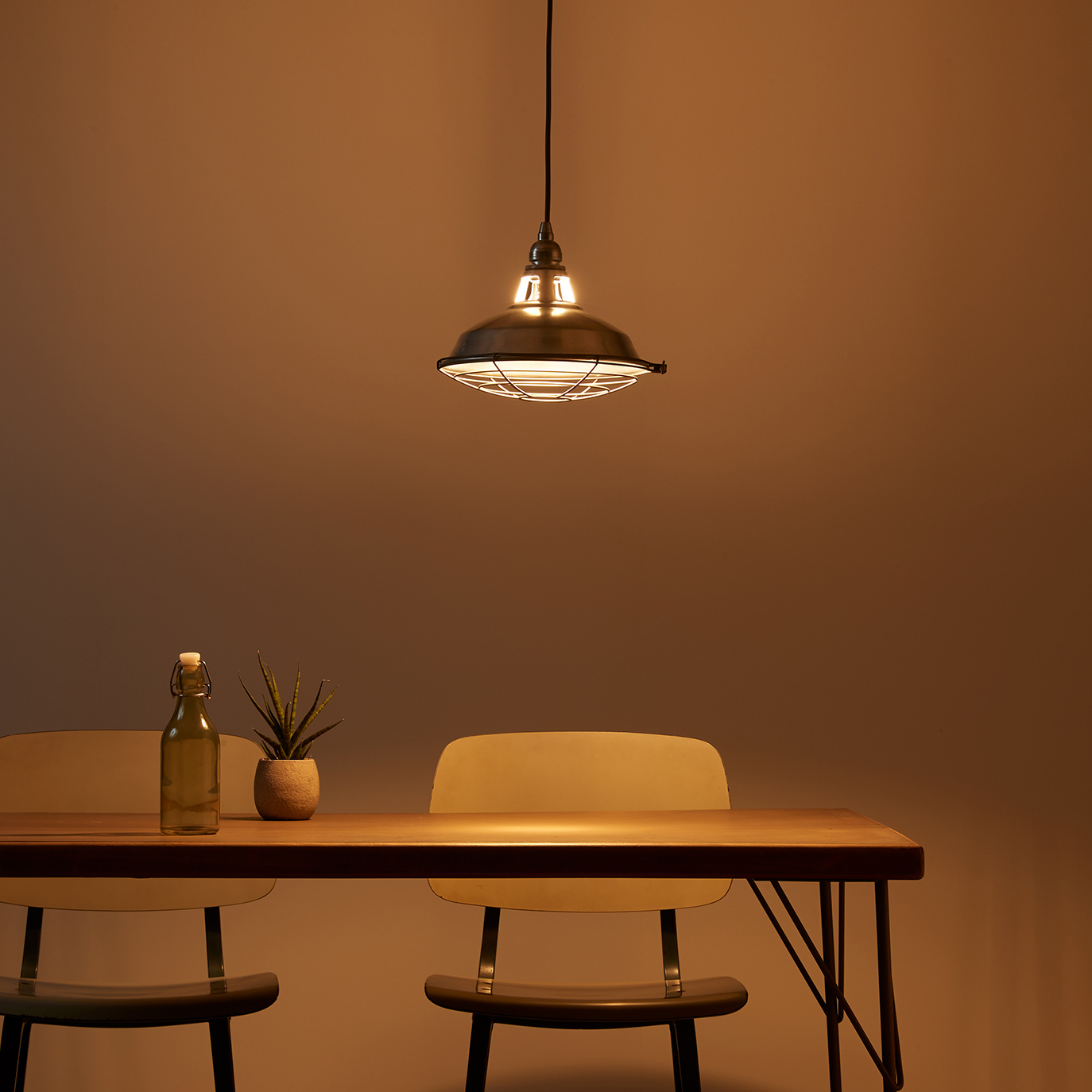 ジェイルペンダント-メタル-点灯時