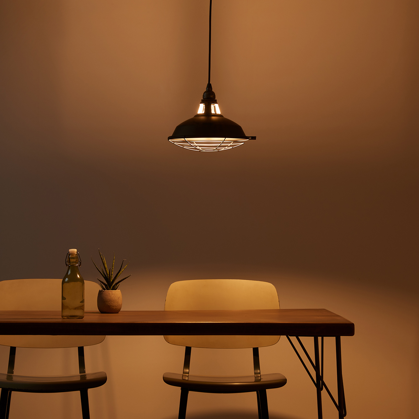 ジェイルペンダント-ヴィンテージメタル-点灯時