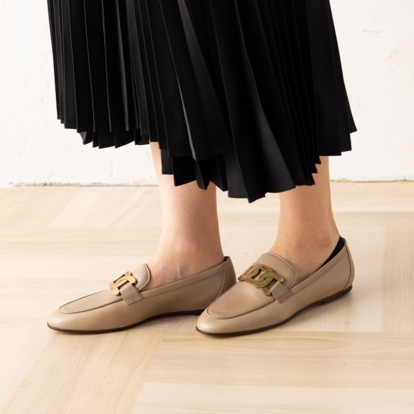 トッズ ローファー ケイト KATE フラットシューズ レザー 靴 メタルチェーン レディース TODS XXW79A0DD00 NF5の画像
