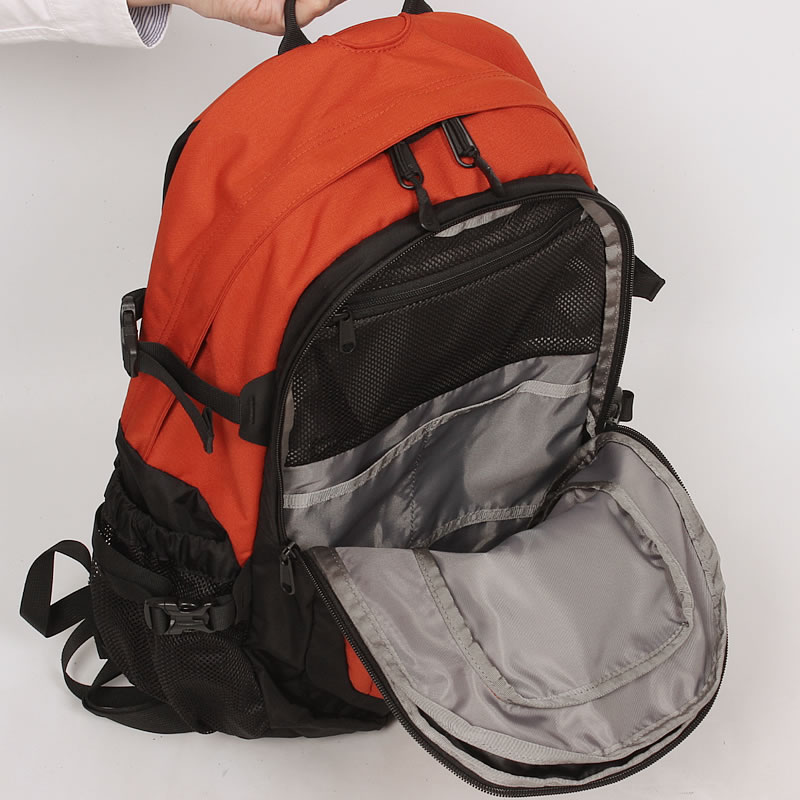 nm72302-12.jpg