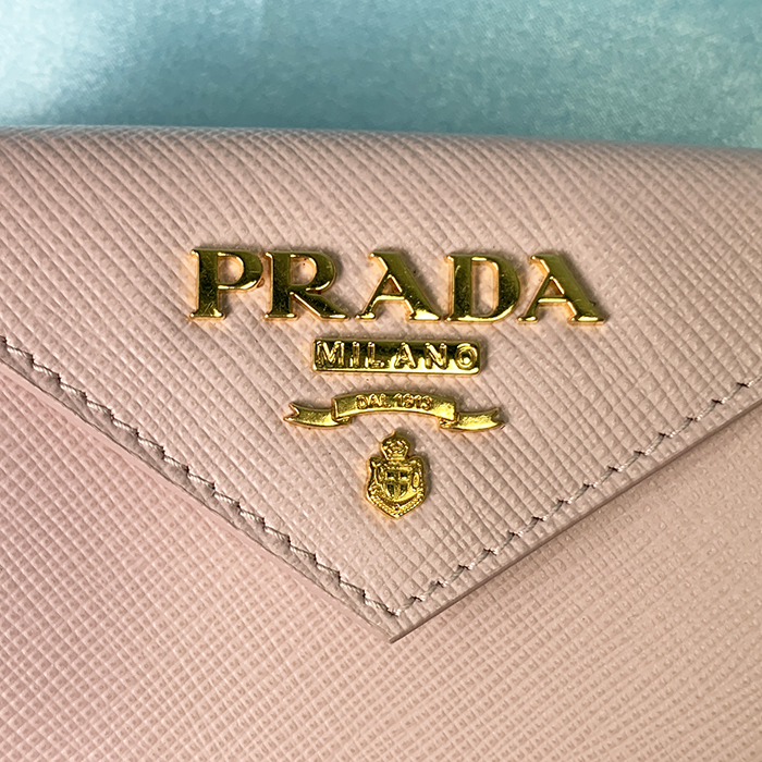 【訳あり】PRADA サフィアーノ財布(1MH021_QWA) 訳あり】PRADA サフィアーノ財布(1MH021_QWA) (PRADA/折りたたみ