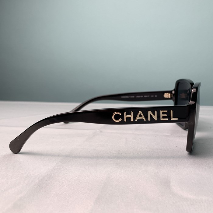 CHANEL シャネル サングラス 黒xゴールド - 4500125F0030 Chanel Black CC Sunglasses