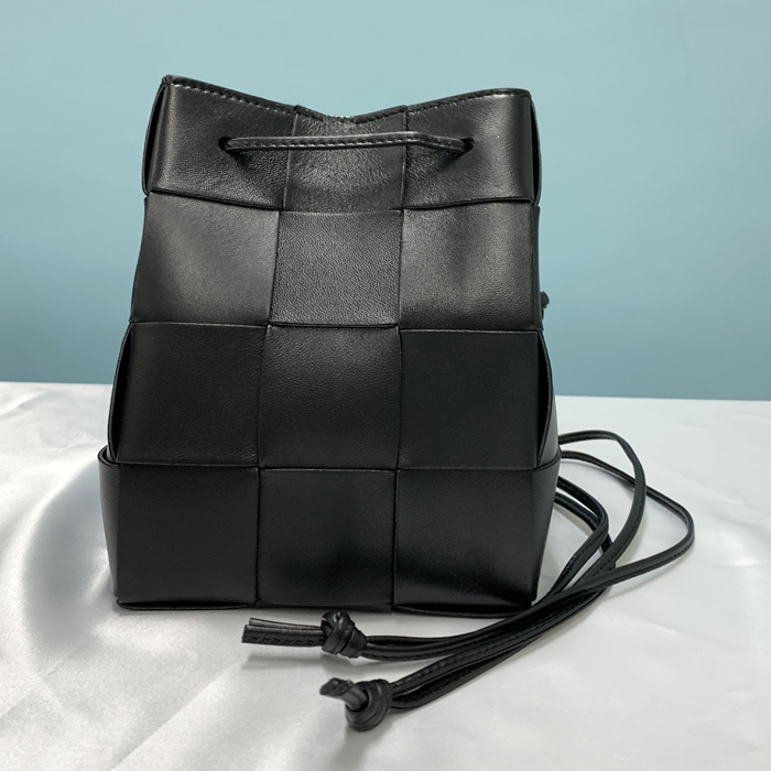 BOTTEGA VENETA ボッテガ・ヴェネタ ポシェット スモール カセット  