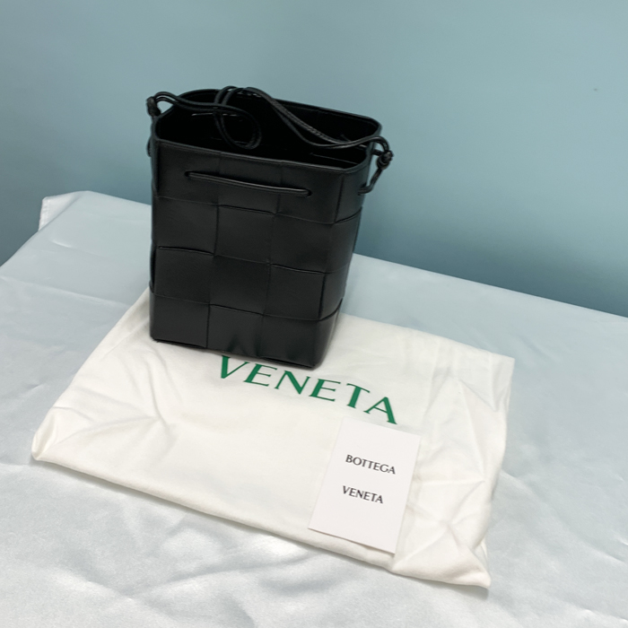 BOTTEGA VENETA（ボッテガ・ヴェネタ） 爆買 ポシェット スモール
