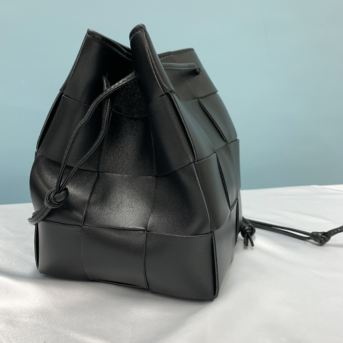 ボッテガヴェネタ　ボディバッグ　黒 BOTTEGA VENETA（ボッテガ・ヴェネタ） 【爆買】ボッテガ・ヴェネタ