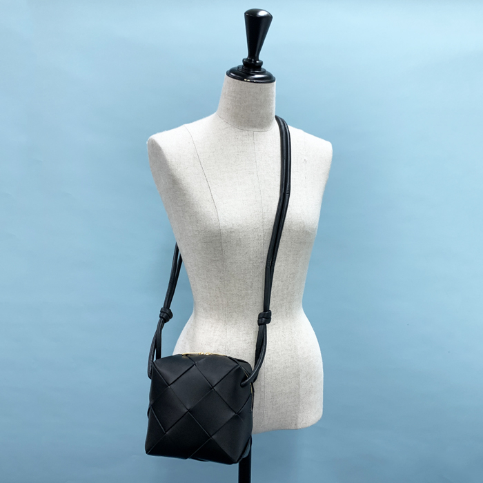 ボッテガヴェネタ　ポシェット BOTTEGA VENETA（ボッテガ・ヴェネタ） ポシェット ショルダーバッグ