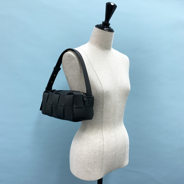 BOTTEGA VENETA（ボッテガ・ヴェネタ） ポシェット スモール ブリック