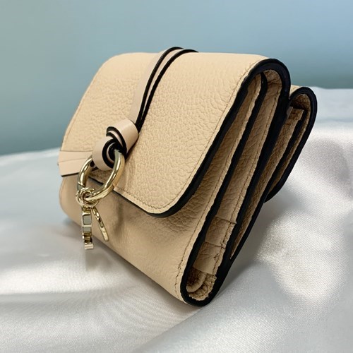 Chloe クロエ　三つ折り財布　レディース　アルファベット　ピンクベージュ Chloe（クロエ） 財布 三つ折り ALPHABET ウォレット レディース