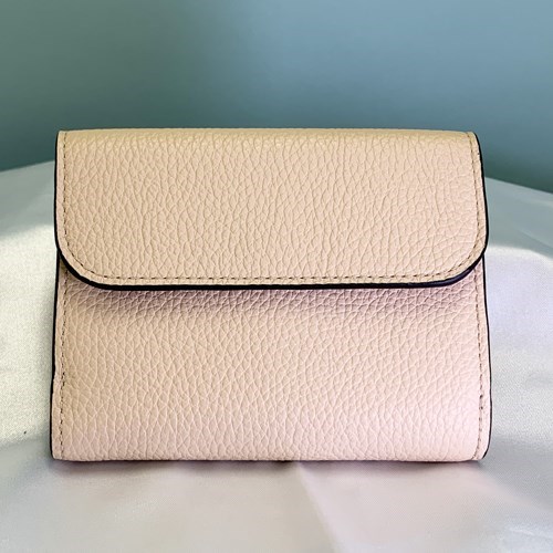 Chloe クロエ　三つ折り財布　レディース　アルファベット　ピンクベージュ Chloe（クロエ） 財布 三つ折り ALPHABET ウォレット レディース