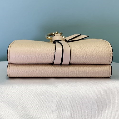 Chloe クロエ　三つ折り財布　レディース　アルファベット　ピンクベージュ Chloe（クロエ） 財布 三つ折り ALPHABET ウォレット レディース