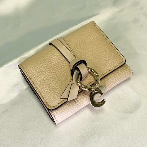 【即発】CHLOE ALPHABET スモール 折り財布 CHC21WP946F57 Chloe 【8/5-8/11 LYP会員+P10倍】クロエ CHLOE 3つ折り財布