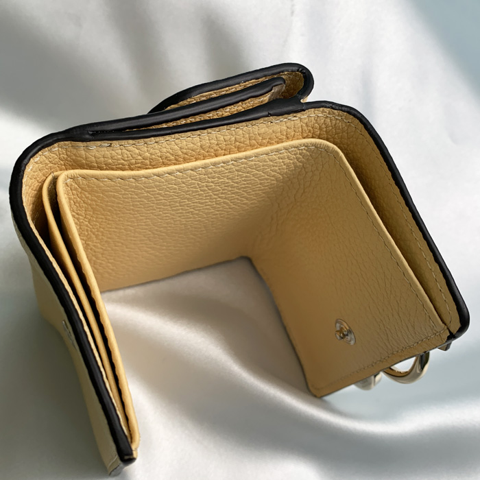 【爆買】クロエ 折り財布 レザー ALPHABET スモール財布 レディース ブラウン イエロー グリーン CHC21WP946F57 CHLOEの画像