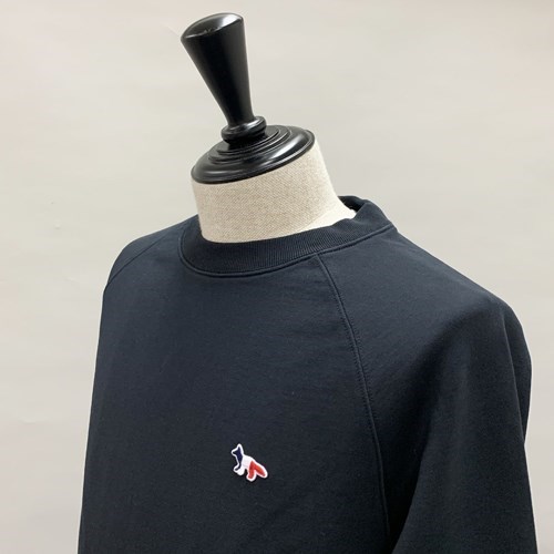 【即発】MAISON KITSUNE TRICOLOR FOX スウェット FM00322KM0001 TRICOLOR FOX PATCH CLEAN SWEATSHIRT | Maison Kitsuné