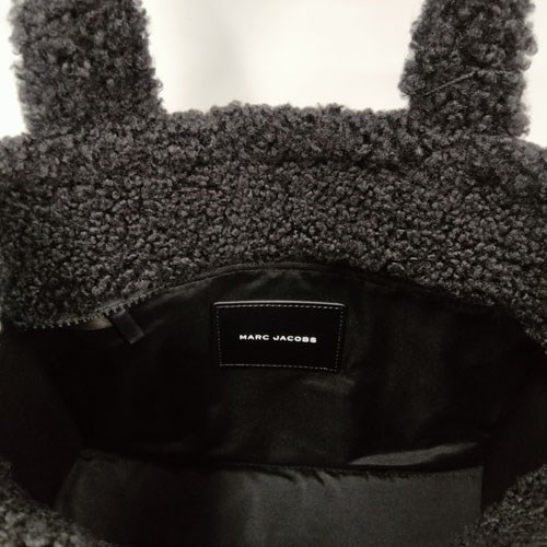 【爆買】マーク ジェイコブス MARC JACOBS トートバッグ A4 モコモコ テディ THE TEDDY SMALL TOTE BAG 2WAY M0016740 ブラックの画像