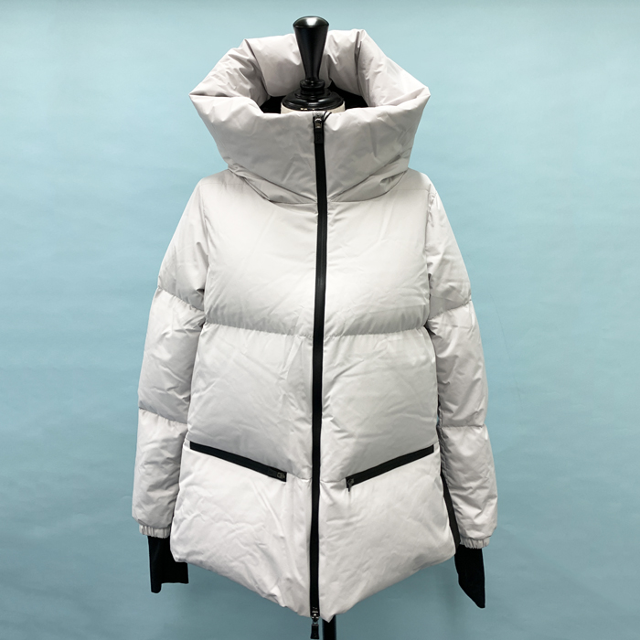 未使用　Herno アイボリー フード付きダウンジャケット HERNO（ヘルノ） 【訳あり】ヘルノ ダウンジャケット アウター