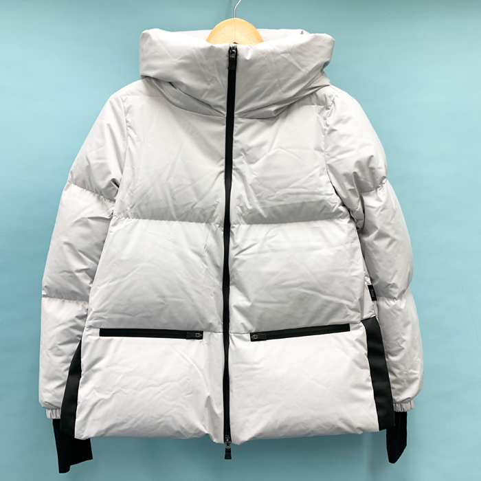 【BONUS ストア+5％】ヘルノ アウター ジャケット ファー付き WINDSTOPPER ケープジャケット レディース ホワイト PI155DL11106 HERNO｜b-3