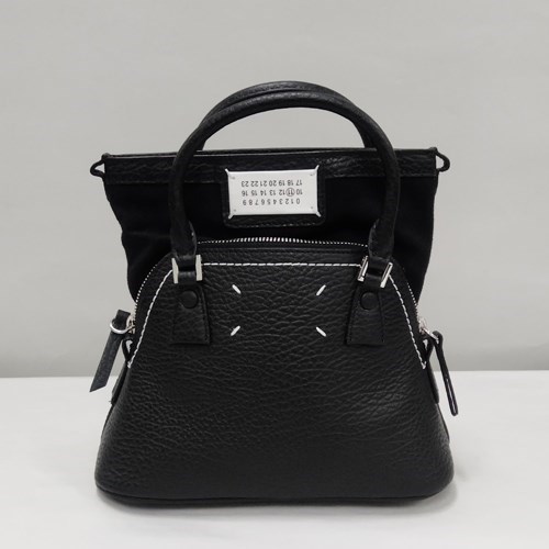 メゾンマルジェラ ショルダーバッグ レザー 5AC Classiqueマイクロ バッグ レディース ブラック S56WG0081P4455 MAISON MARGIELA | Maison Margiela | 01