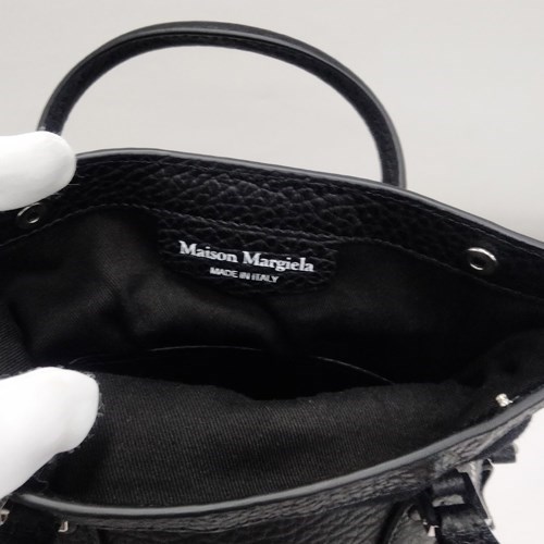 メゾンマルジェラ ショルダーバッグ レザー 5AC Classiqueマイクロ バッグ レディース ブラック S56WG0081P4455 MAISON MARGIELA | Maison Margiela | 06