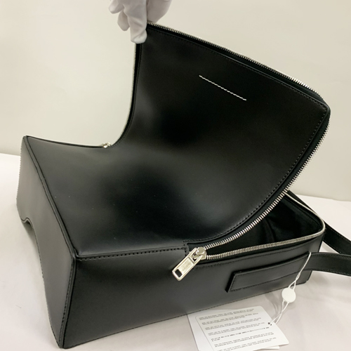 【爆買】【訳あり(1)】 Curved shopping bag  レディース ブラック SB5WC0005P1245 MM6 MAISON MARGIELAの画像