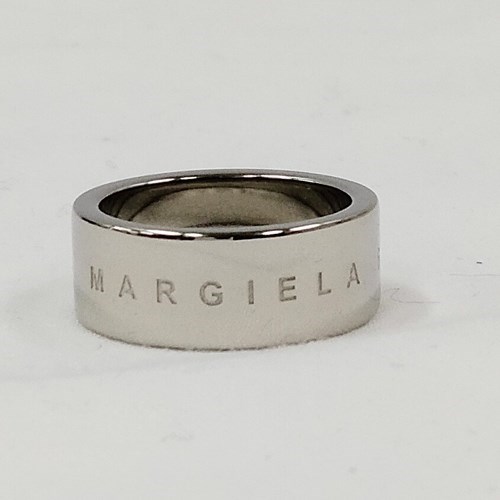 エムエムシックス メゾン・マルジェラ ロゴリング シンプル レディース シルバー SM6UQ0036SV0186 MM6 MAISON MARGIELAの画像