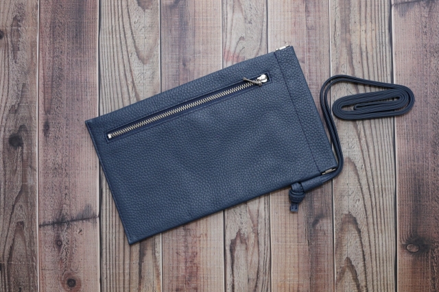 スマホショルダーポーチ 本革 ばね口 ポケット付き スマホケース