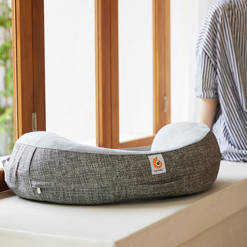 エルゴベビー ナチュラルカーブ・ナーシングピロー ergobaby 授乳クッション 授乳専用カーブ設計 固め 新生児 おうち時間 親子時間 おっぱい キッズ ベビー