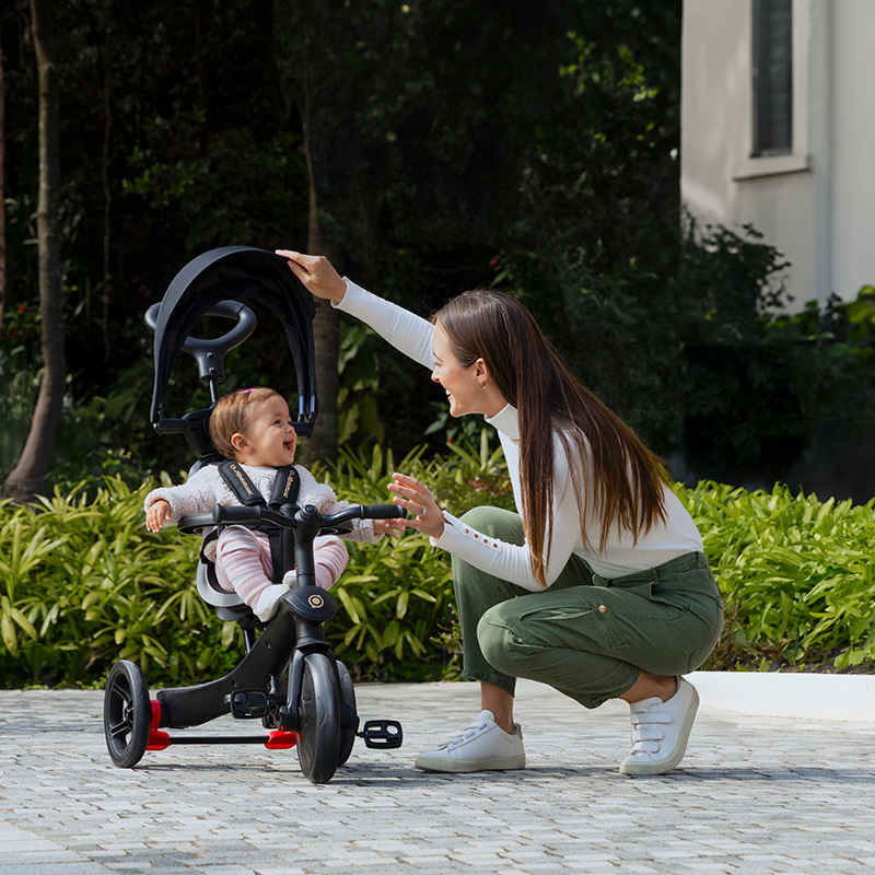 グロッバー GLOBBER 三輪車 ベビーカー エクスプローラー トライク 3つのモードに変形する3in1 4段階に変形する4in1 機能的 世界が変わる 楽しい育児 散歩 お出かけ 公園に行こう ワンちゃんとお出かけ 日光を浴びる ピクニック お子さま
