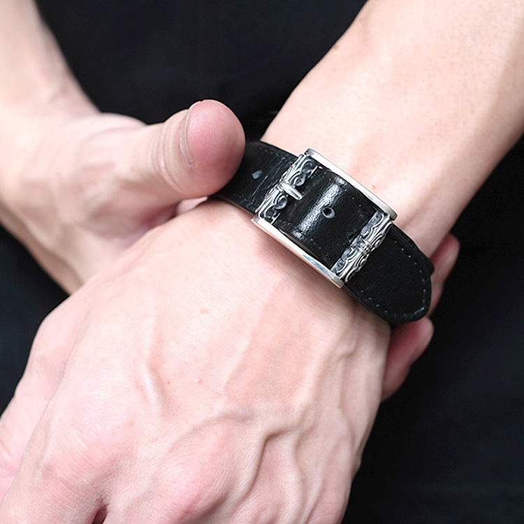 プペールDEAL DESIGN ターコイズ付きレザーブレスレット　ブラック DEAL DESIGN ターコイズ付きレザーブレスレット ブラック