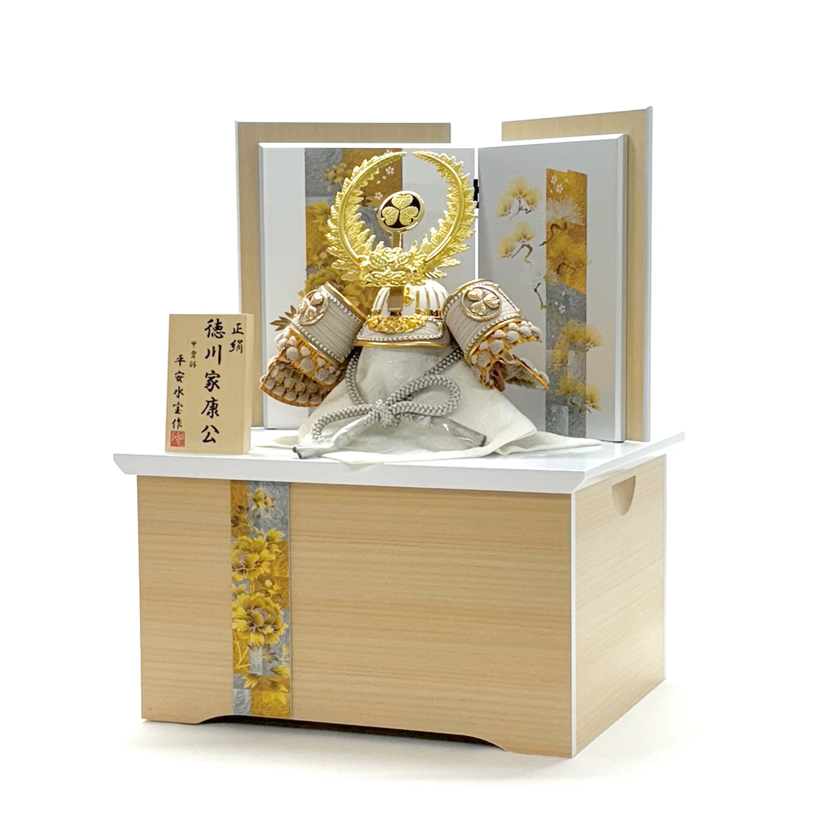 五月人形　兜　収納飾り　徳川家康　8号 五月人形 徳川家康 兜 コンパクト 収納飾り 豊久作 8号 黄金徳川収納