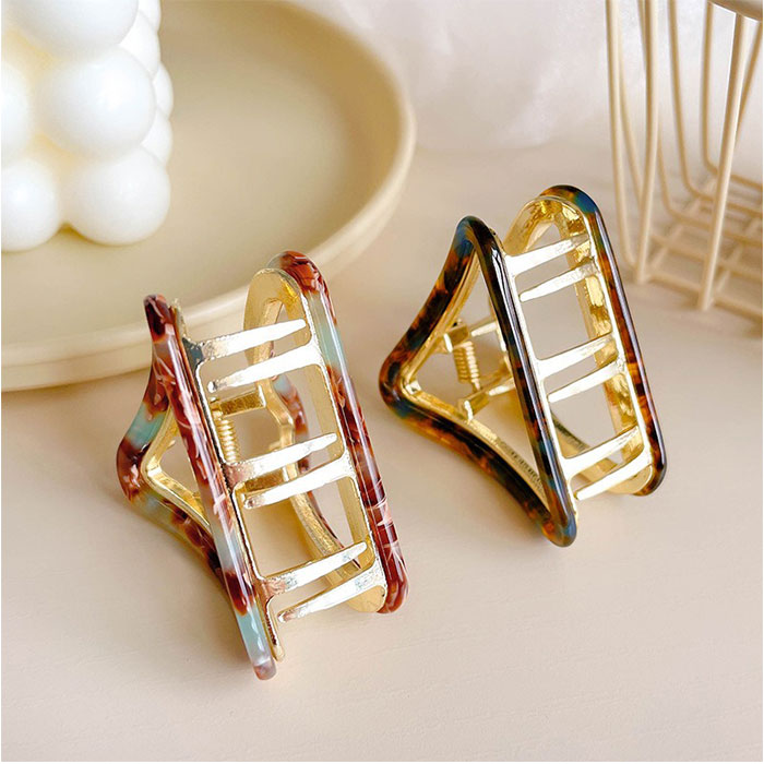 ヘアクリップ ハーフアップ 通販 バンスクリップ 髪留め 三角 まとめ髪 髪飾り ヘアアクセサリー ヘアアレンジ 大きめ おしゃれ きれいめ ヘアクリップ |  | 14