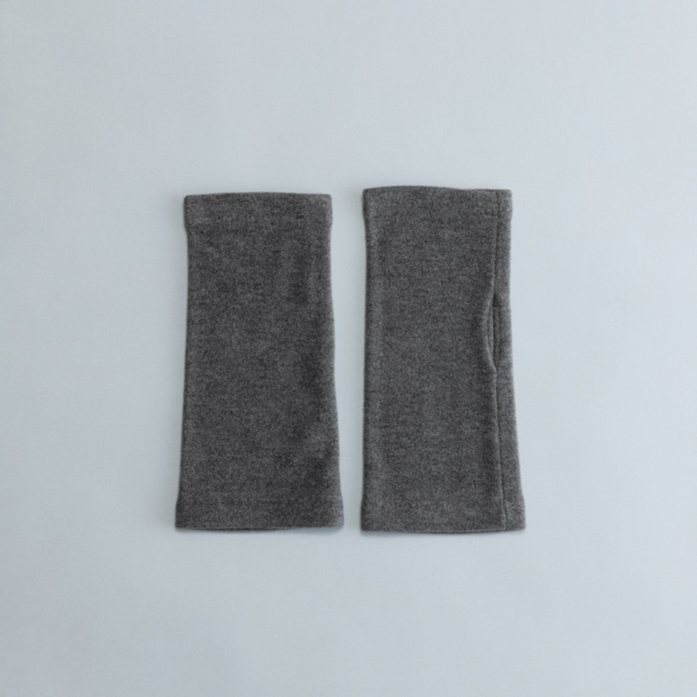 手首 温め グッズ 通販 リストカバー リストウォーマー レディース メンズ 保湿 抗菌 リスト カバー 吸湿発熱 おしゃれ かわいい ファッション シンプル 手首 | KURODA | 02